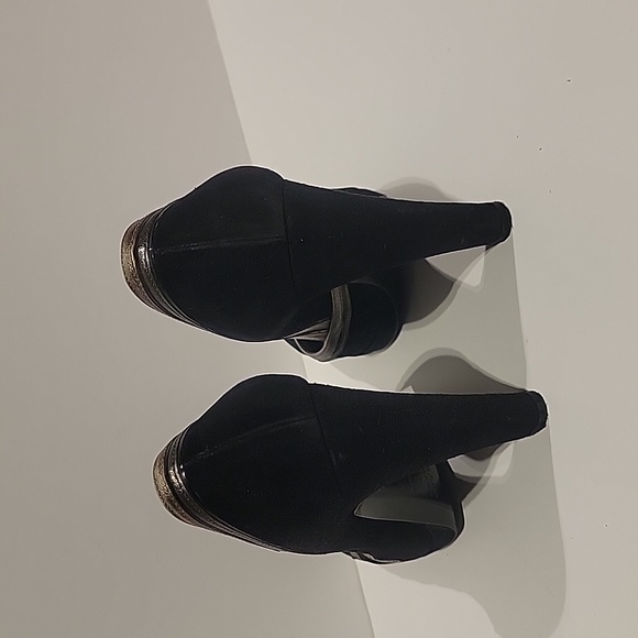 Glamorous Prada Heels - Picture 4 of 7